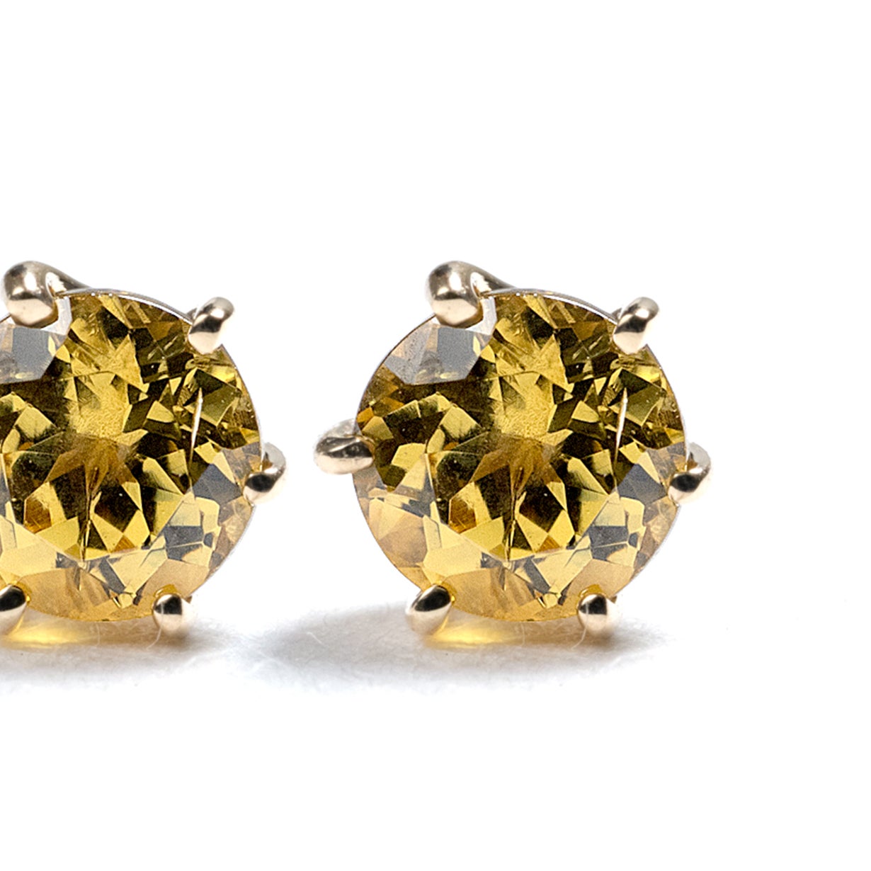 2つのガーネットが混ざる】モスグリーンの希少石『マリガーネット』の