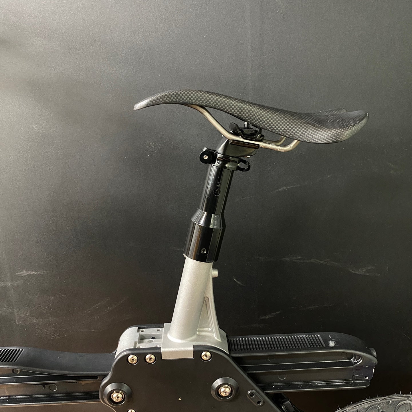 小さいながらも速さには負けない新しい折り畳み自転車POP―CYCLE