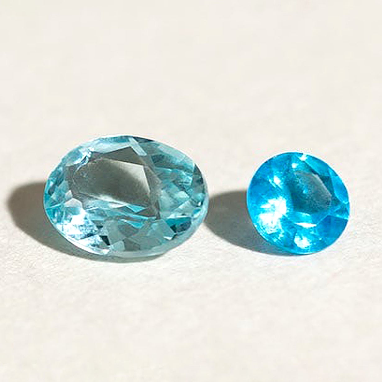 蒼深の煌めき】美しいネオンに輝く希少石『ネオンブルーアパタイト』の