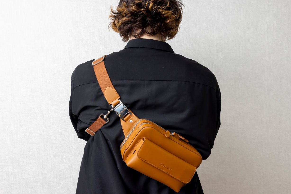 天然本革仕様 小さいサイズ感ながら大容量＆機能性にこだわった 究極の  