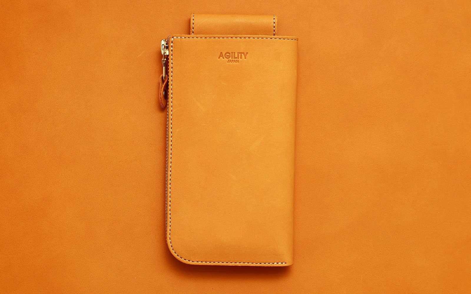 刀を抜刀するようにスマホを出し入れ！財布一体スマホポーチ「新SAYA