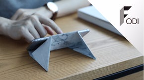 スマホやノートPCにも対応！折り紙構造を使用した、マルチスタンドFODI