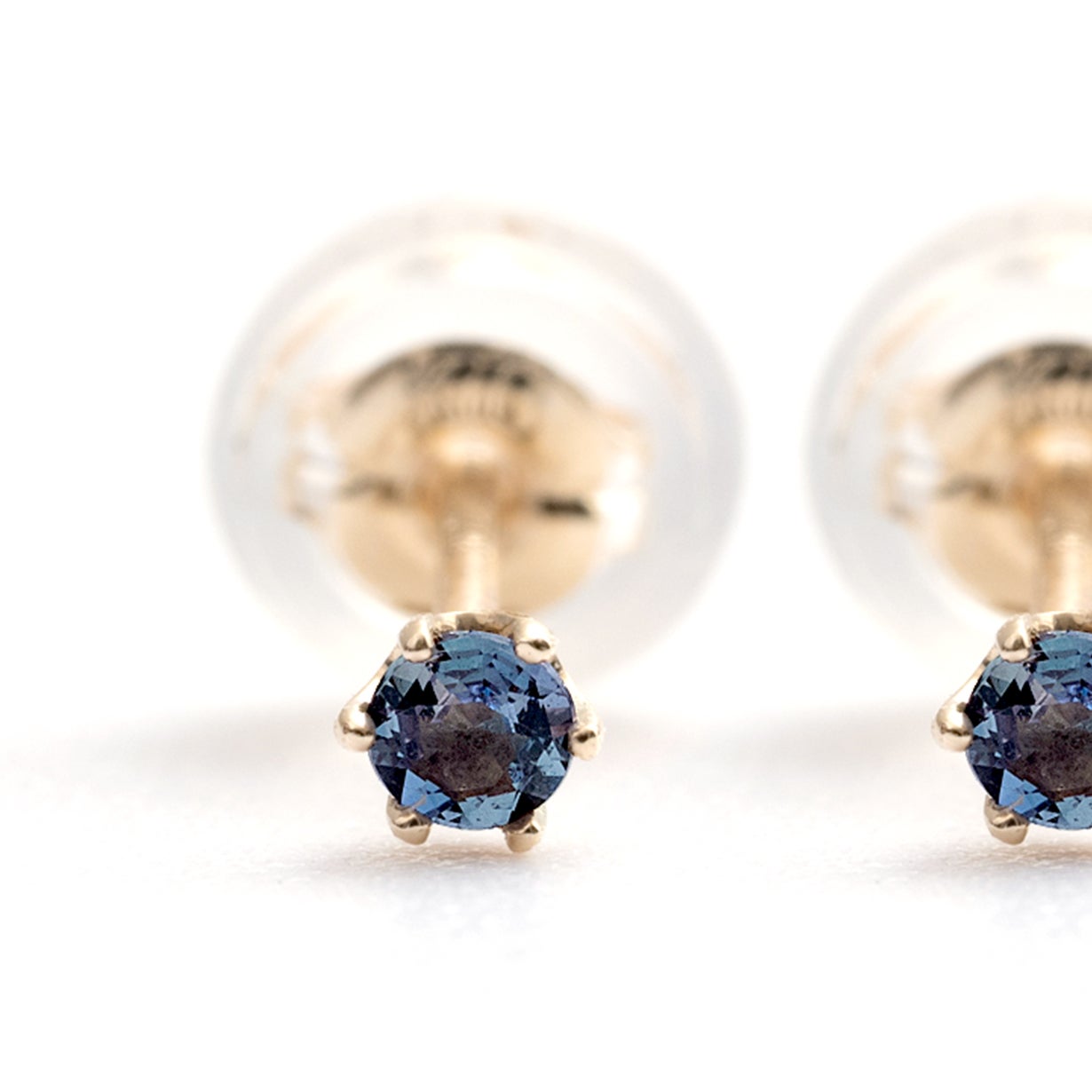 光で色彩が変化する帝王の世界三大希少石『アレキサンドライト』の