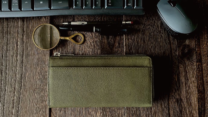 一級財布職人の独自設計」膨らみづらくカードが整列。利き手を問わない