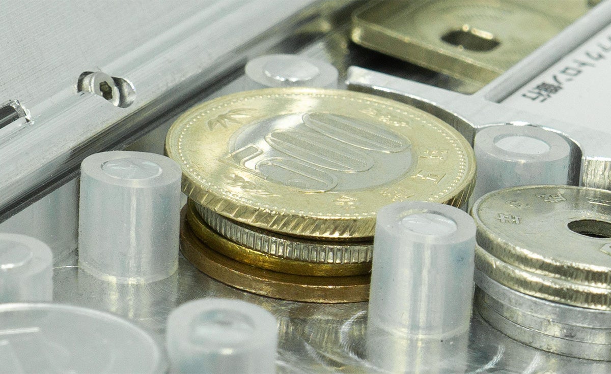 航空機素材のコインケース 軽量コンパクトで大容量 硬貨をキレイに整列