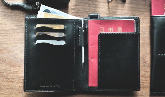 Montblanc ブラック レザー 財布　トラベル　ペン差し付き　証明書有り Montblanc ブラック レザー 財布 トラベル ペン差し付き 証明書