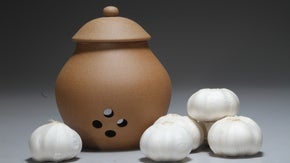 有田焼・にんにく(しょうが)おいしく保存壷・ガーリックポット