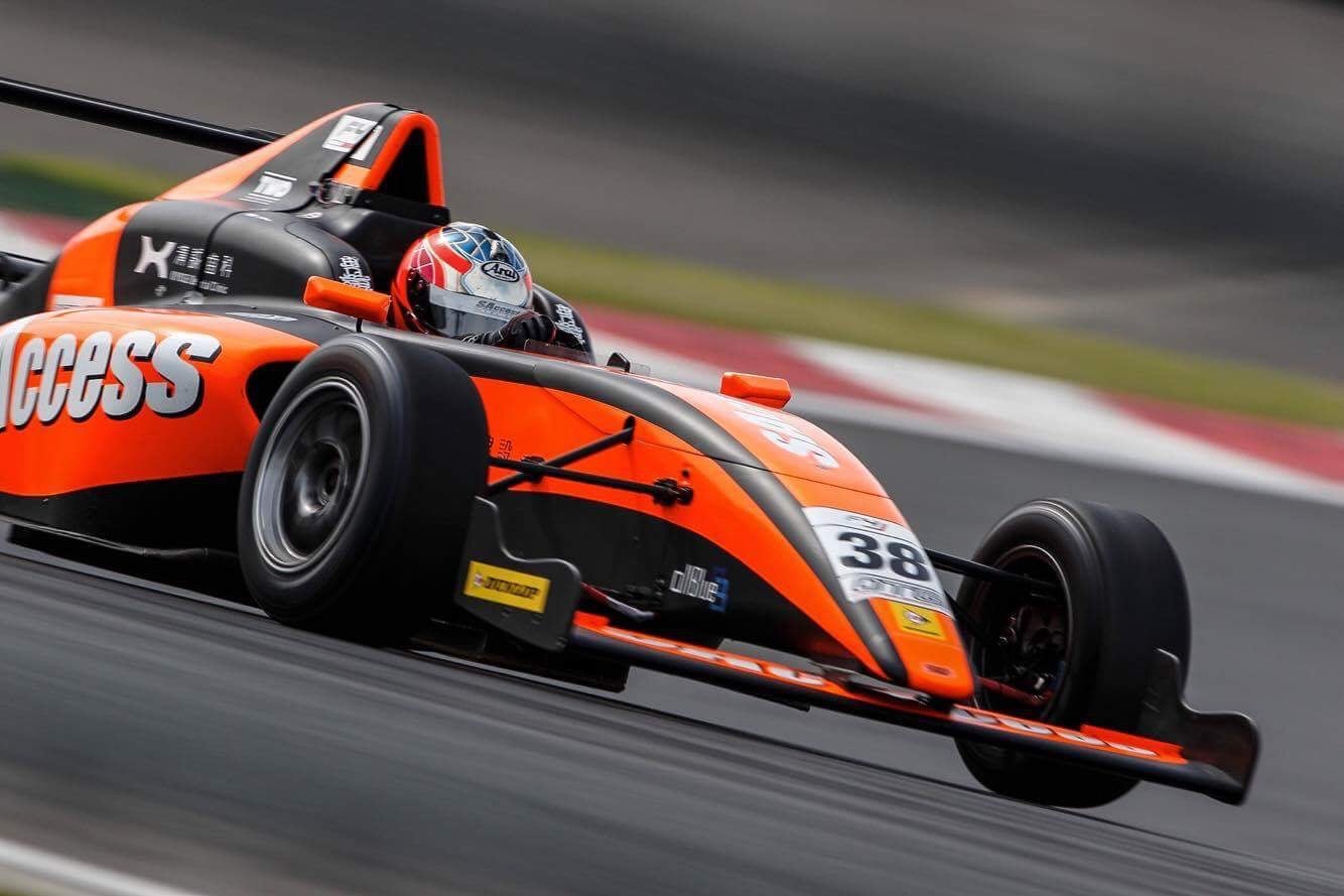 Makuake｜目標に向かって！女性レーシングドライバー池島実紅の挑戦