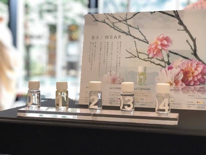 記憶に残る、香りをまとう。芸術家が生み出す、新しい香水「着る