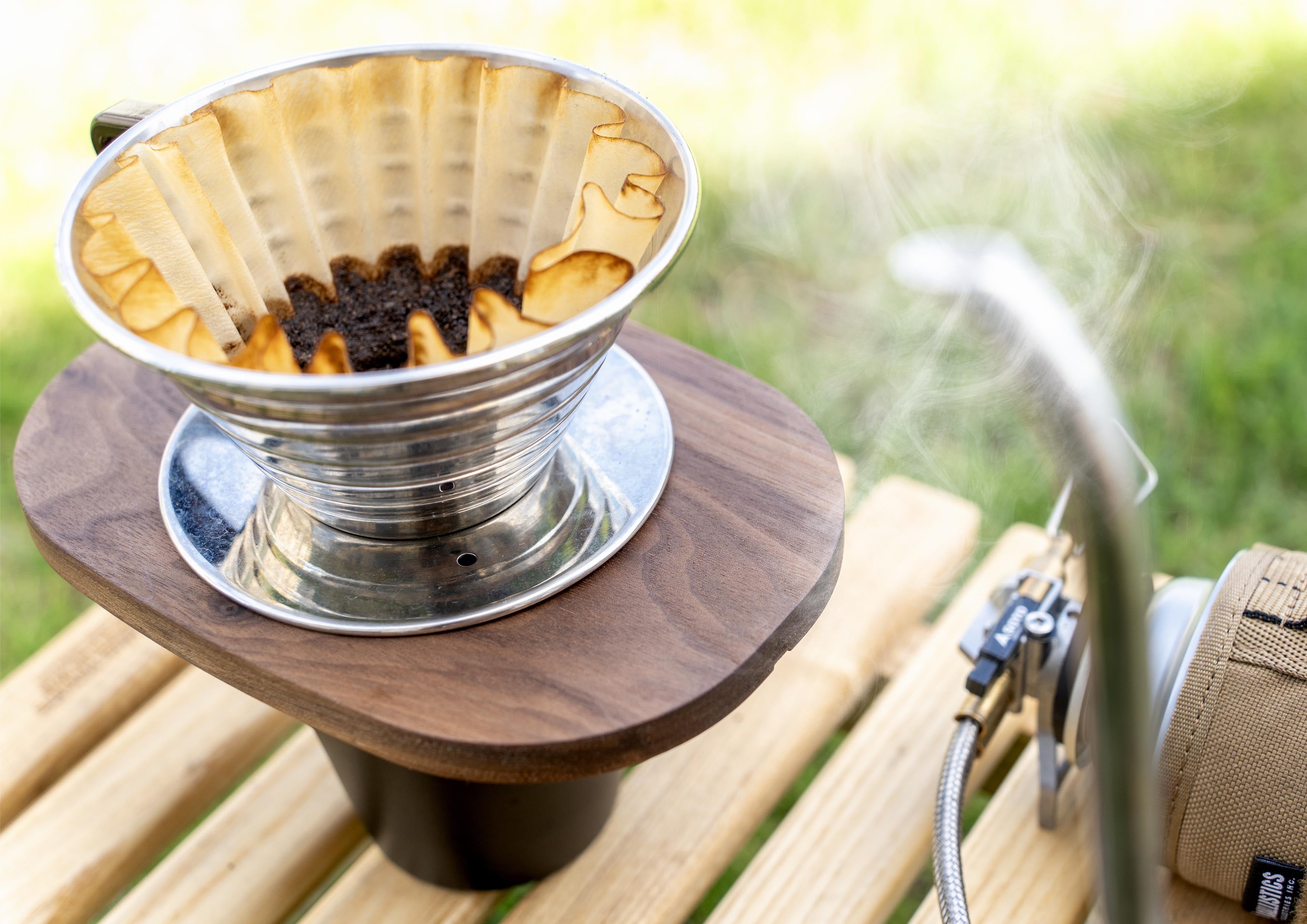 コーヒー好きに贈る！アウトドアでも活躍する、厚み1cmの木製コーヒー