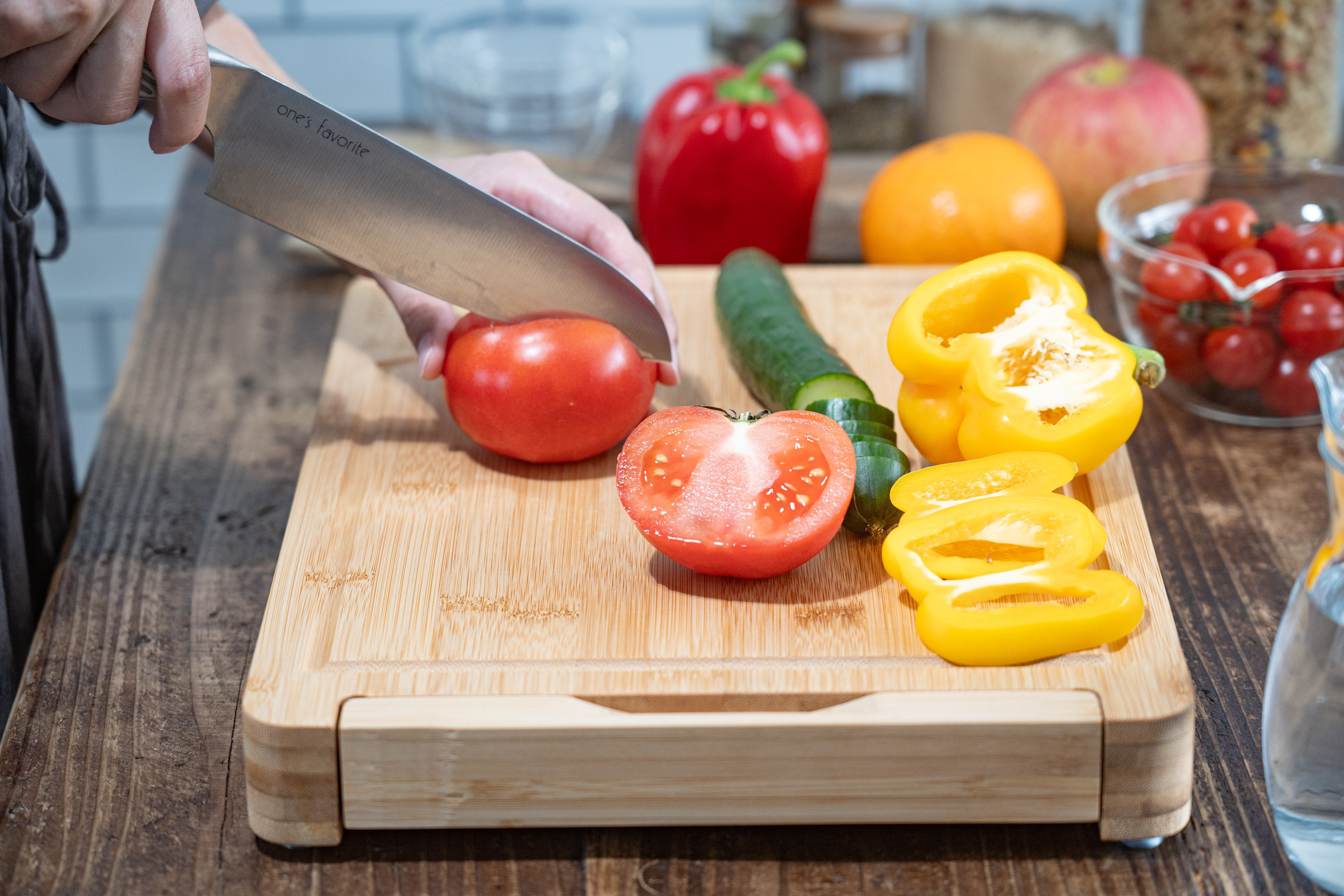 はかり終わったら、すぐに収納！スケールが収納可能な竹製まな板