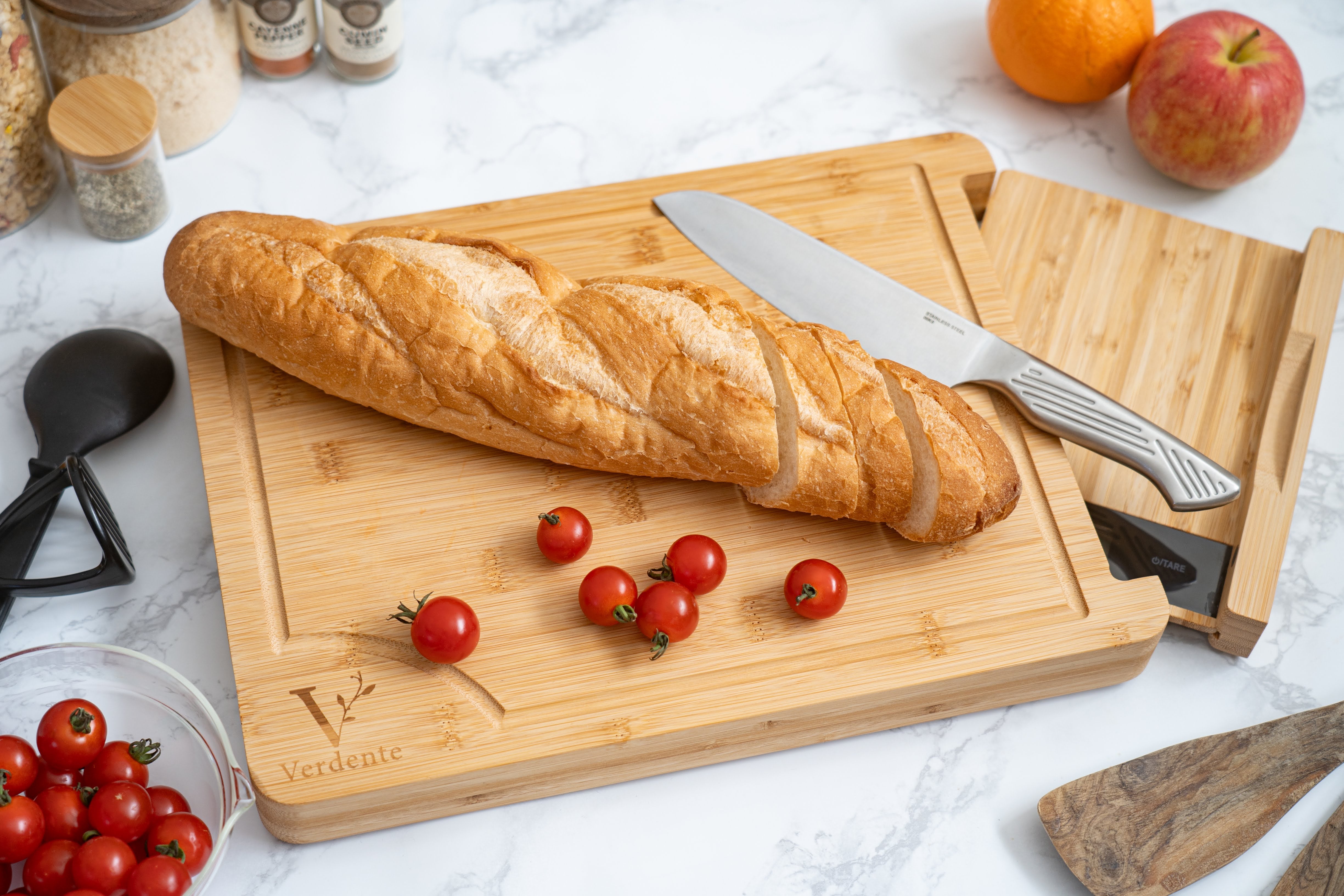 はかり終わったら、すぐに収納！スケールが収納可能な竹製まな板