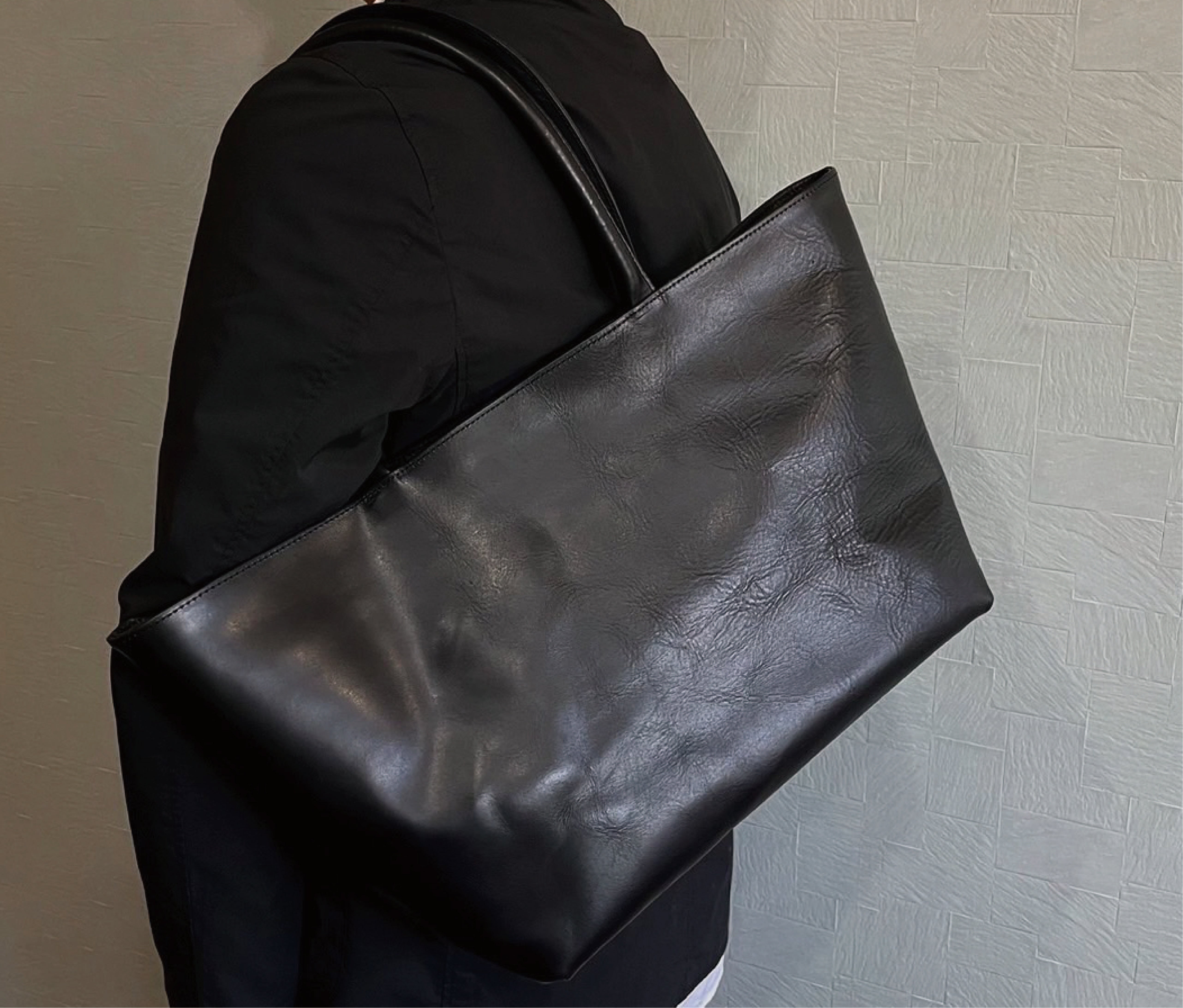 ヴィンテージワックスの深い味わいで大人の雰囲気を纏う『本革