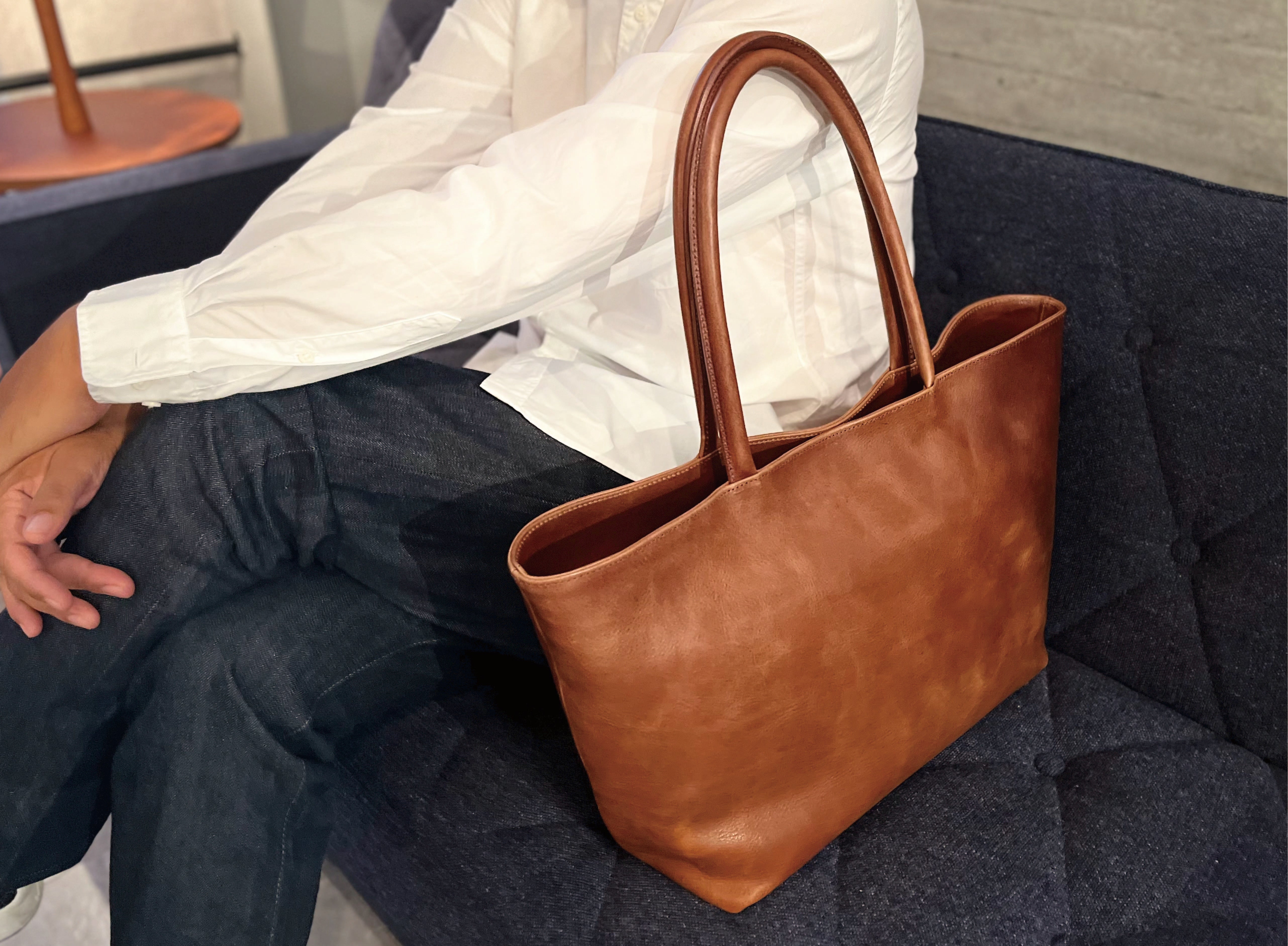 ヴィンテージワックスの深い味わいで大人の雰囲気を纏う『本革