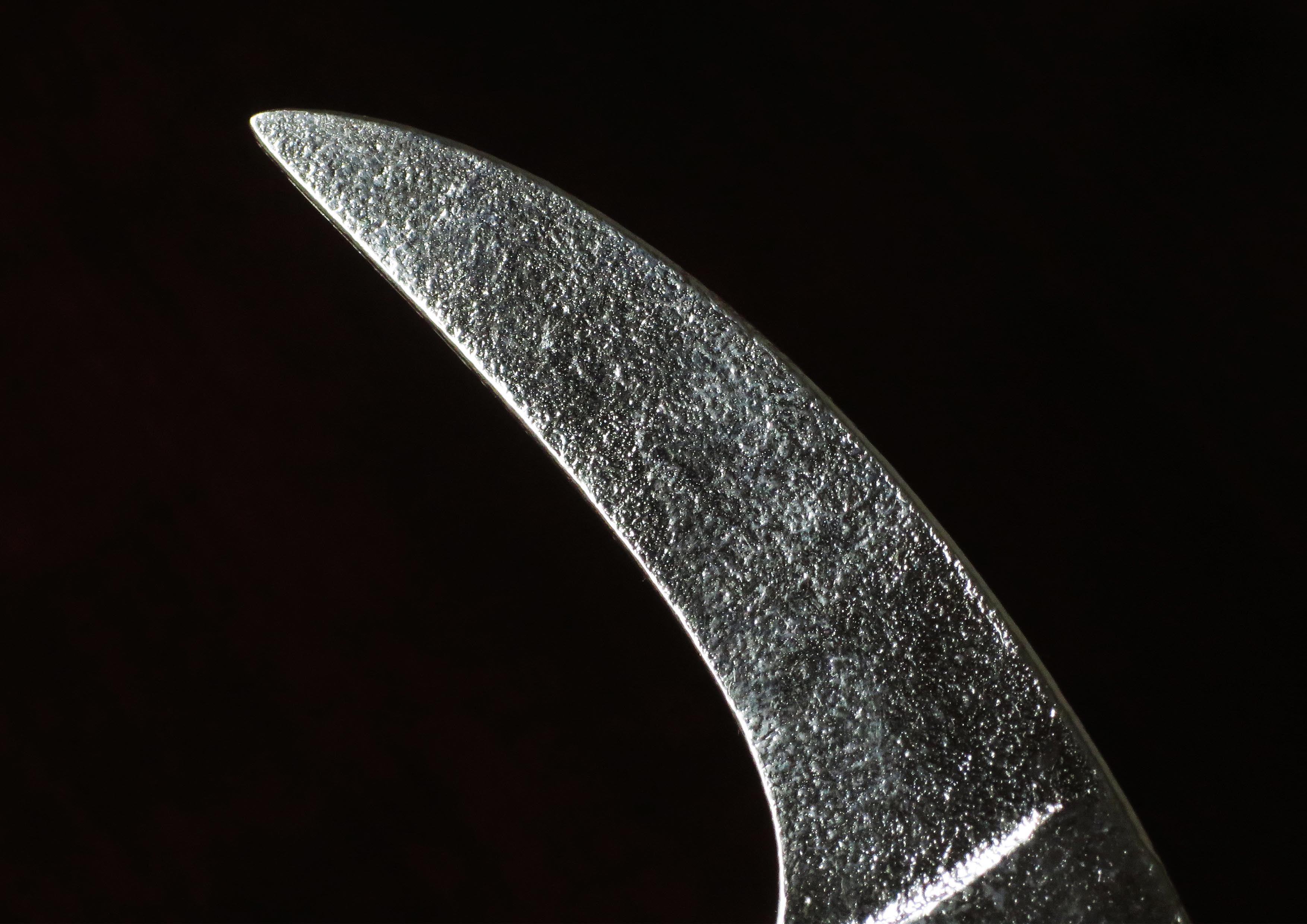 刃先を曲げられる、錫製の優しいペーパーナイフ！段ボールカッター