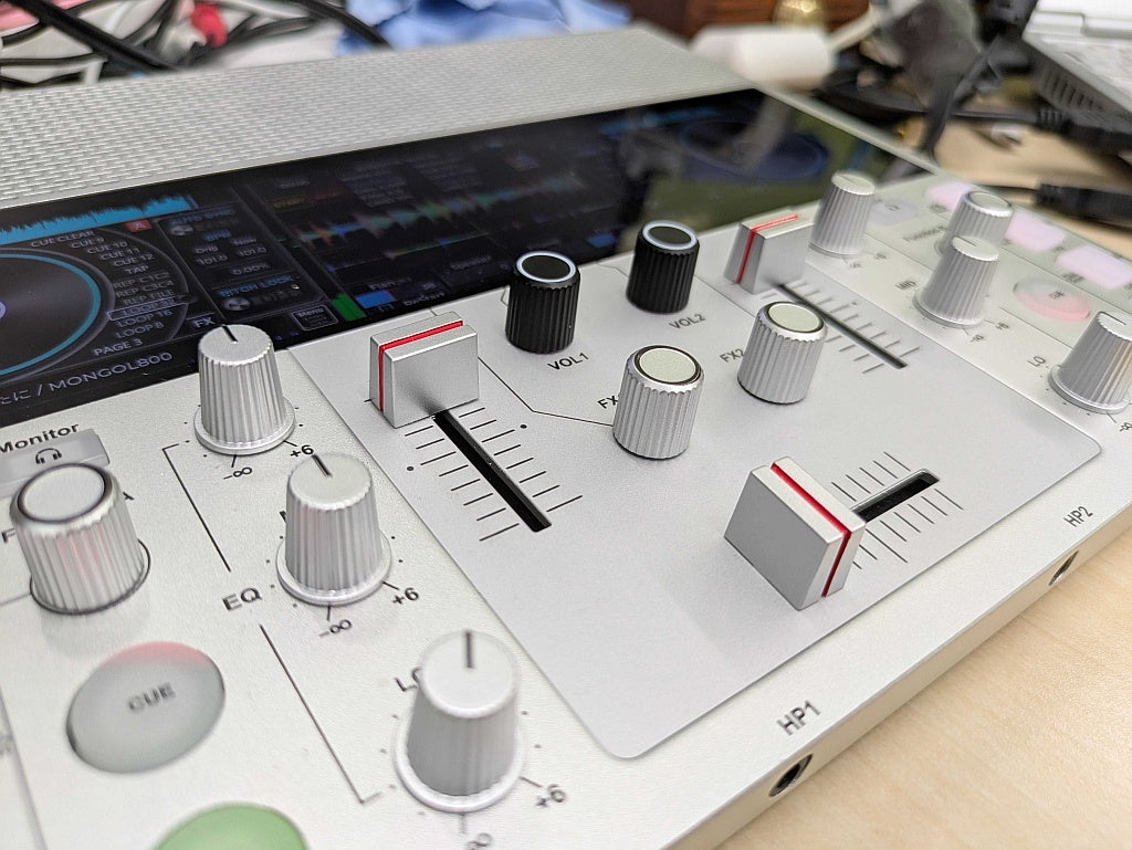 Makuake｜A4サイズに、DJに必要な全ての機能を。日本発、ポータブルDJ