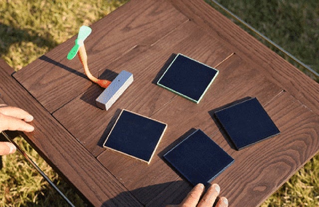 くっつければ充電。手のひらサイズのコンパクトさと軽さ！次世代