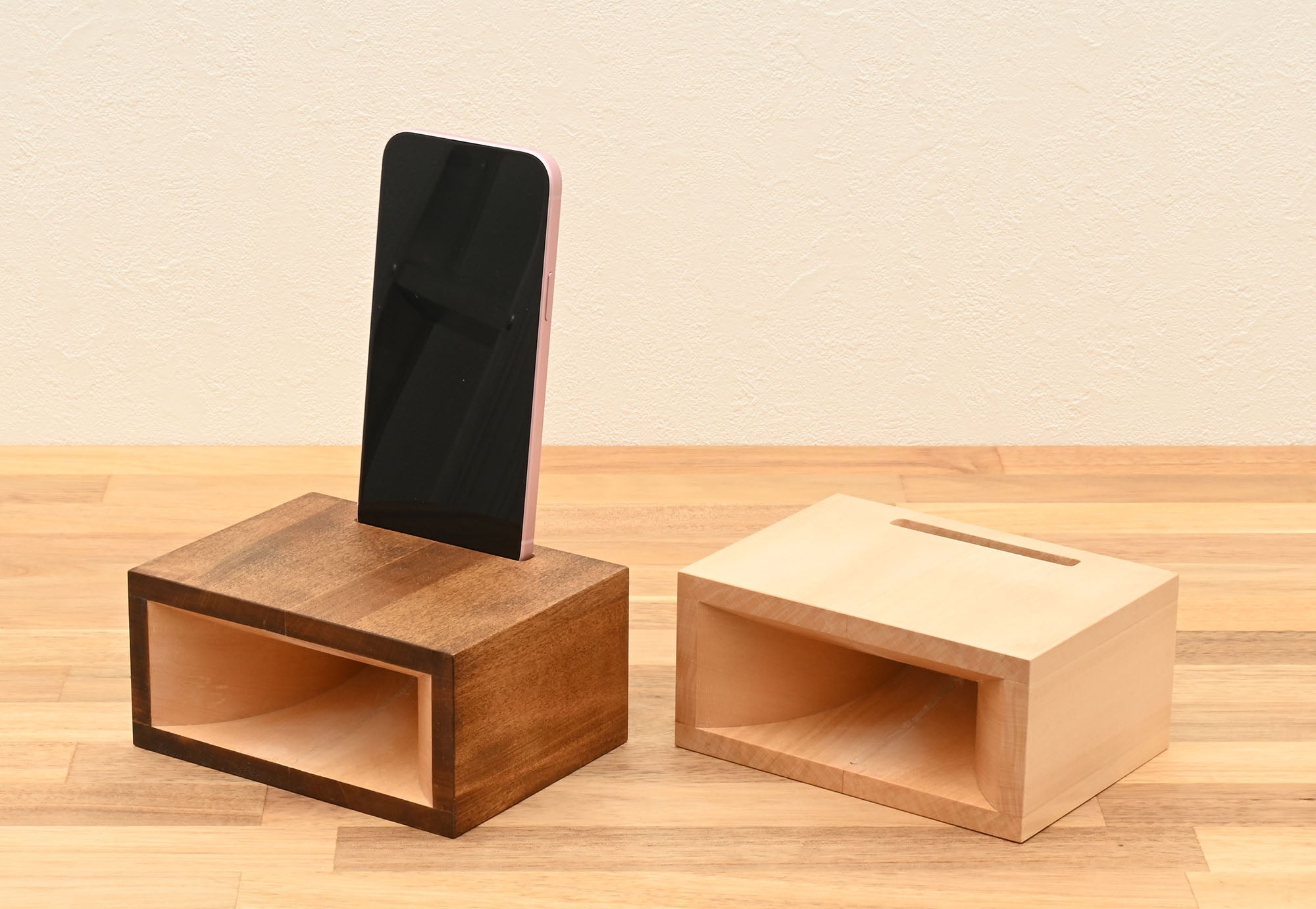 無電源で能登の木の柔らかな響を楽しむ本格木製ホーン (iPhone15対応