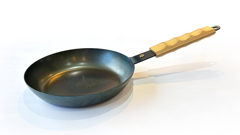 毎日の料理が少し楽しくなる。そんな鉄製のフライパンができまし