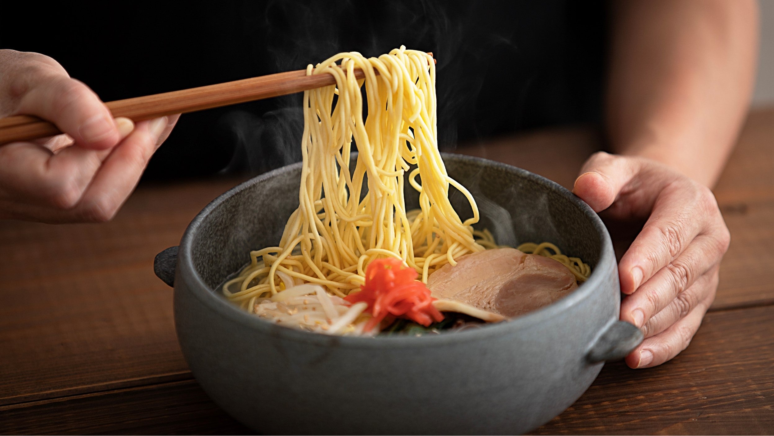 電子レンジでふっくら炊ける＆冷凍ごはんも蘇る！万能おひつ「CORON
