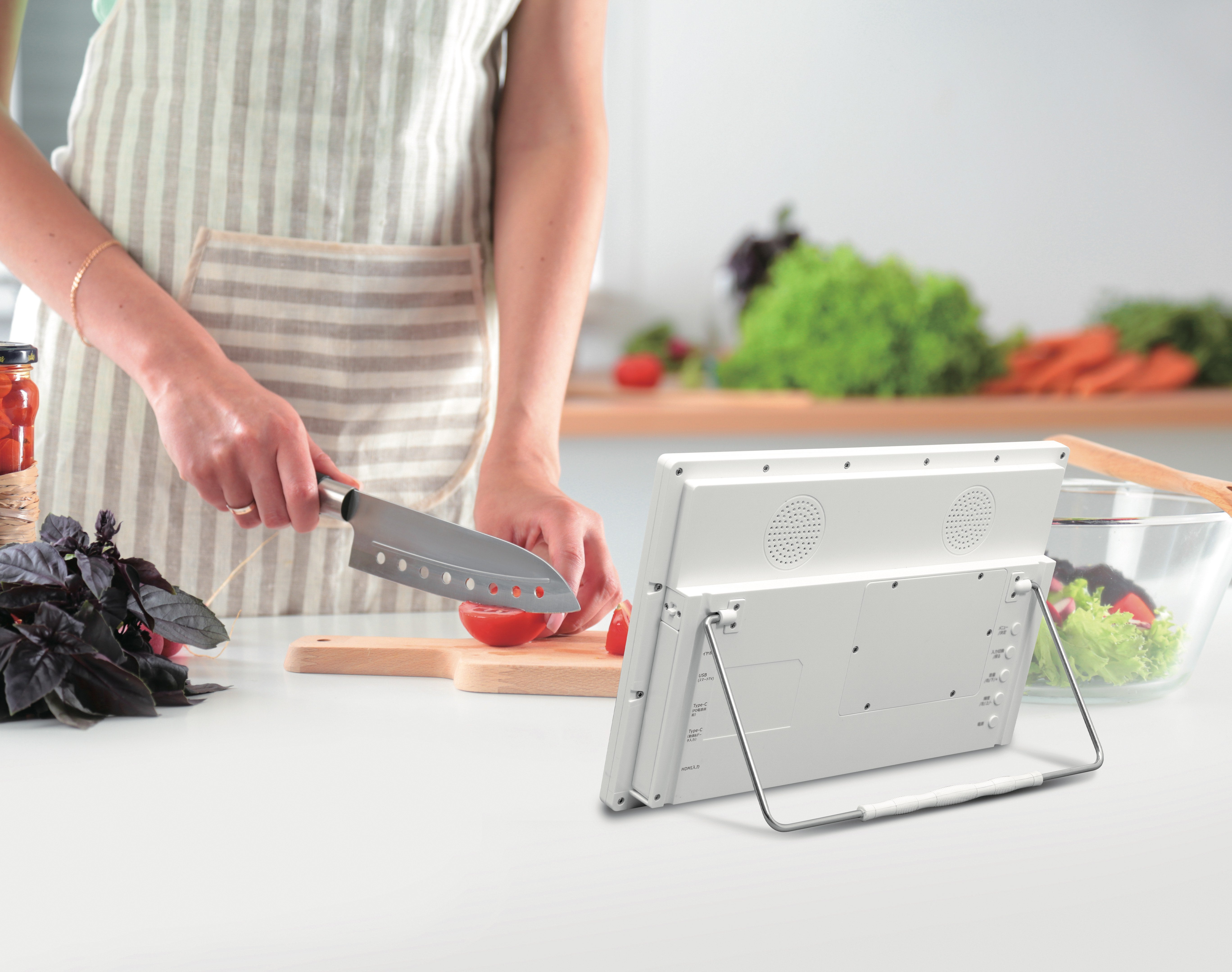 防水でどこでも活躍！見やすく持ち運びやすい14インチ！ポータブル