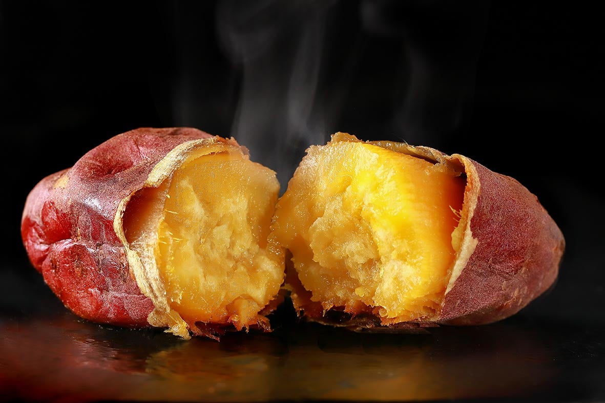 大反響から3年！おうちでプロ超えの焼きいもを堪能。超蜜やきいも