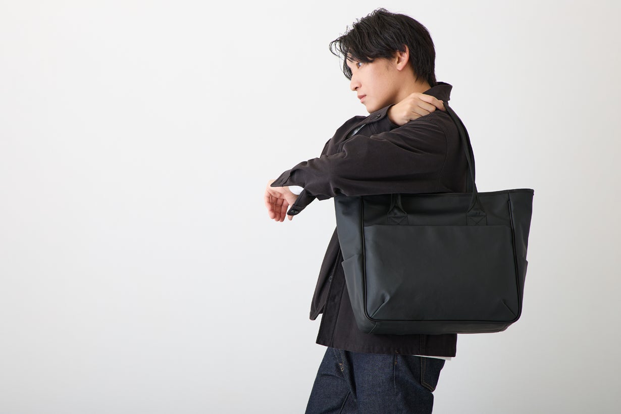 綺麗が持続する」色褪せず、傷にも強い。高耐久素材でタフに使える