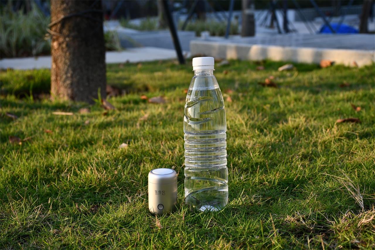 手のひらのサイズ！高濃度な水素水生成キャップ「HydroCap」｜マクアケ