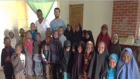 裸足で2時間過酷な通学を何とかしたい！タンザニアの学校にバスを贈るプロジェクト