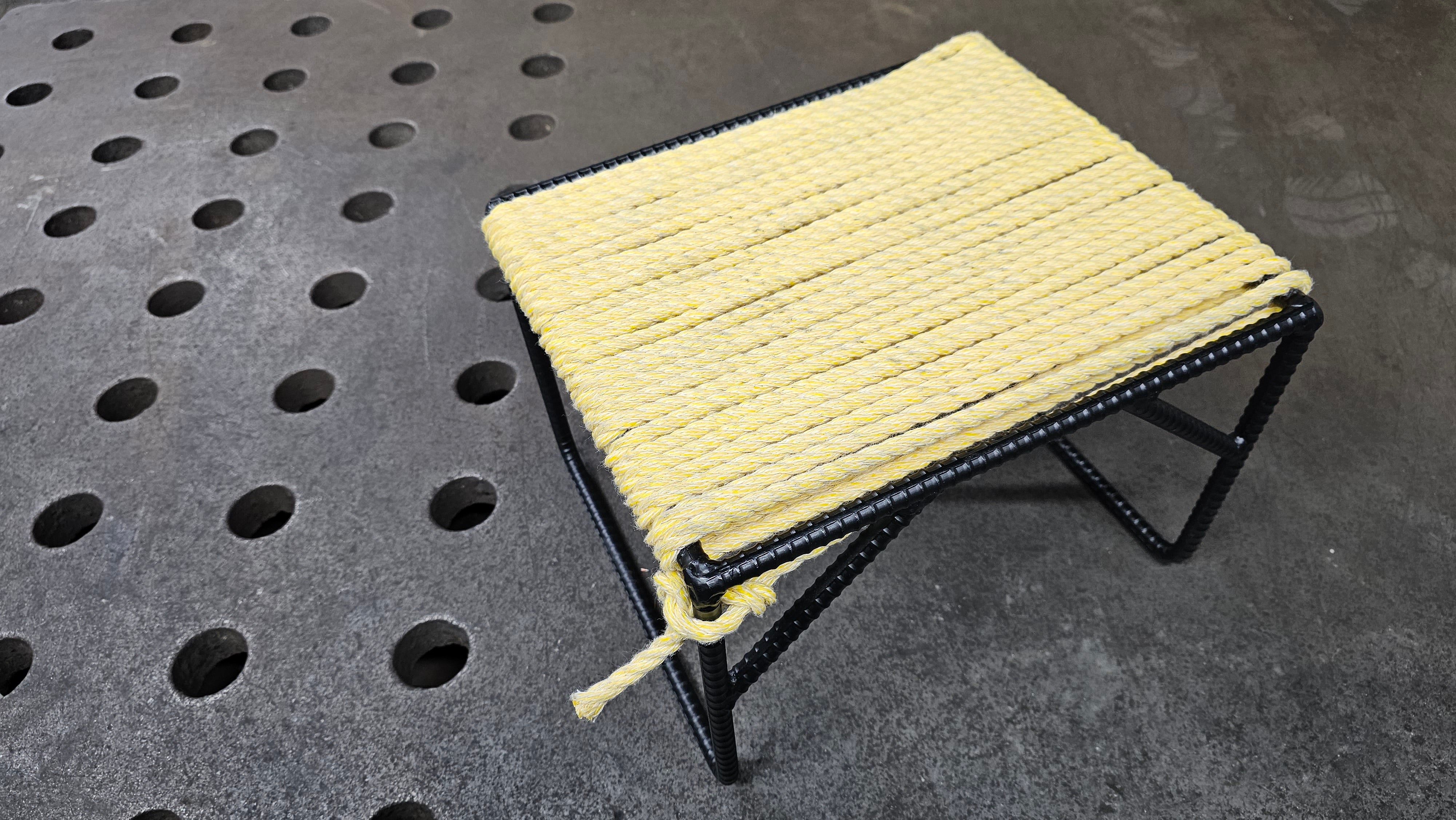 座面はロープでDIY】仕事やキャンプに使えるお尻にやさしい無骨な