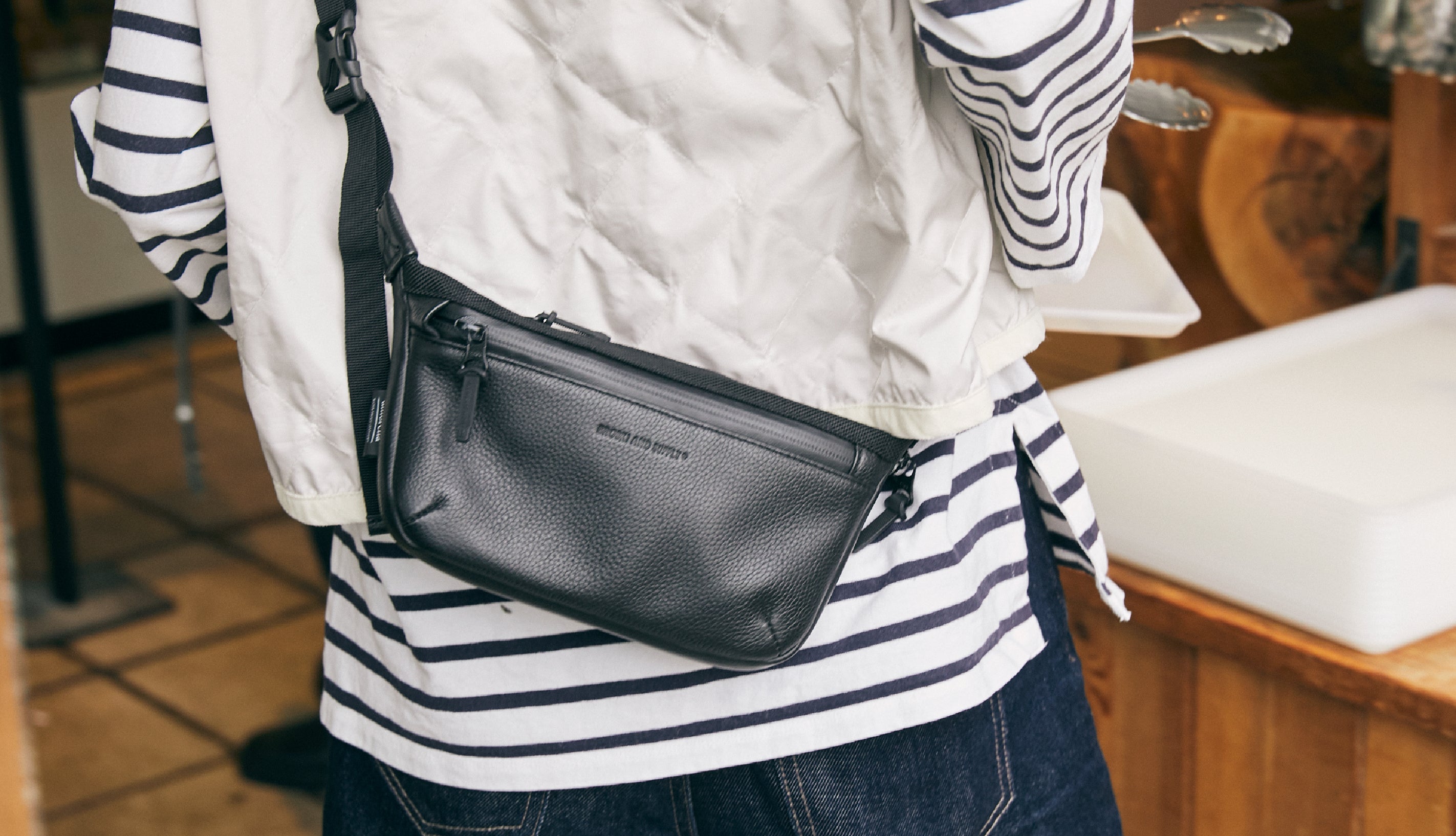 どこへ行くにも、これがいい。荷物に合わせて拡張可能「防水本革