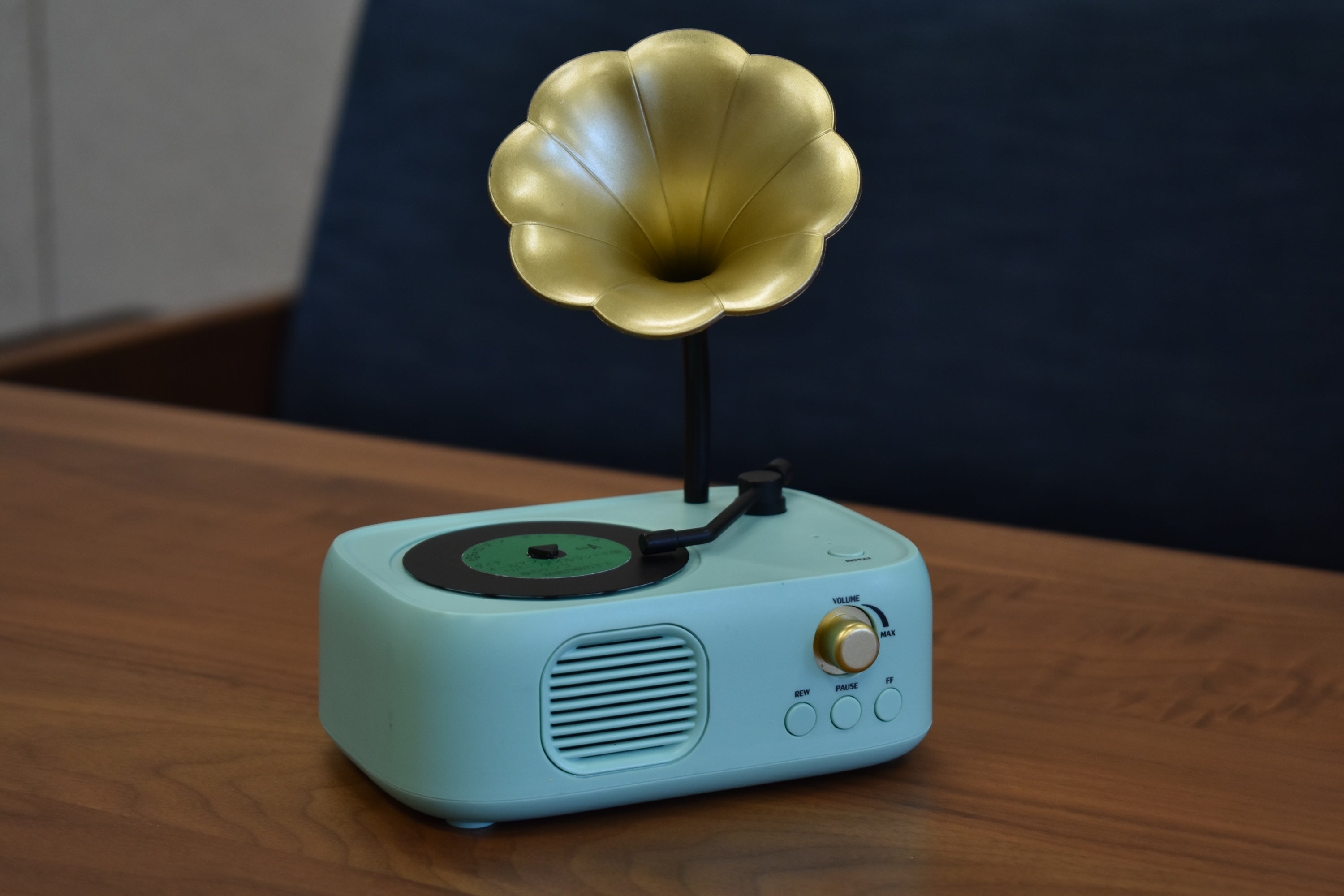 ダビング機能付きレコードプレイヤー 「昭和プレイヤー」で音楽を贈る