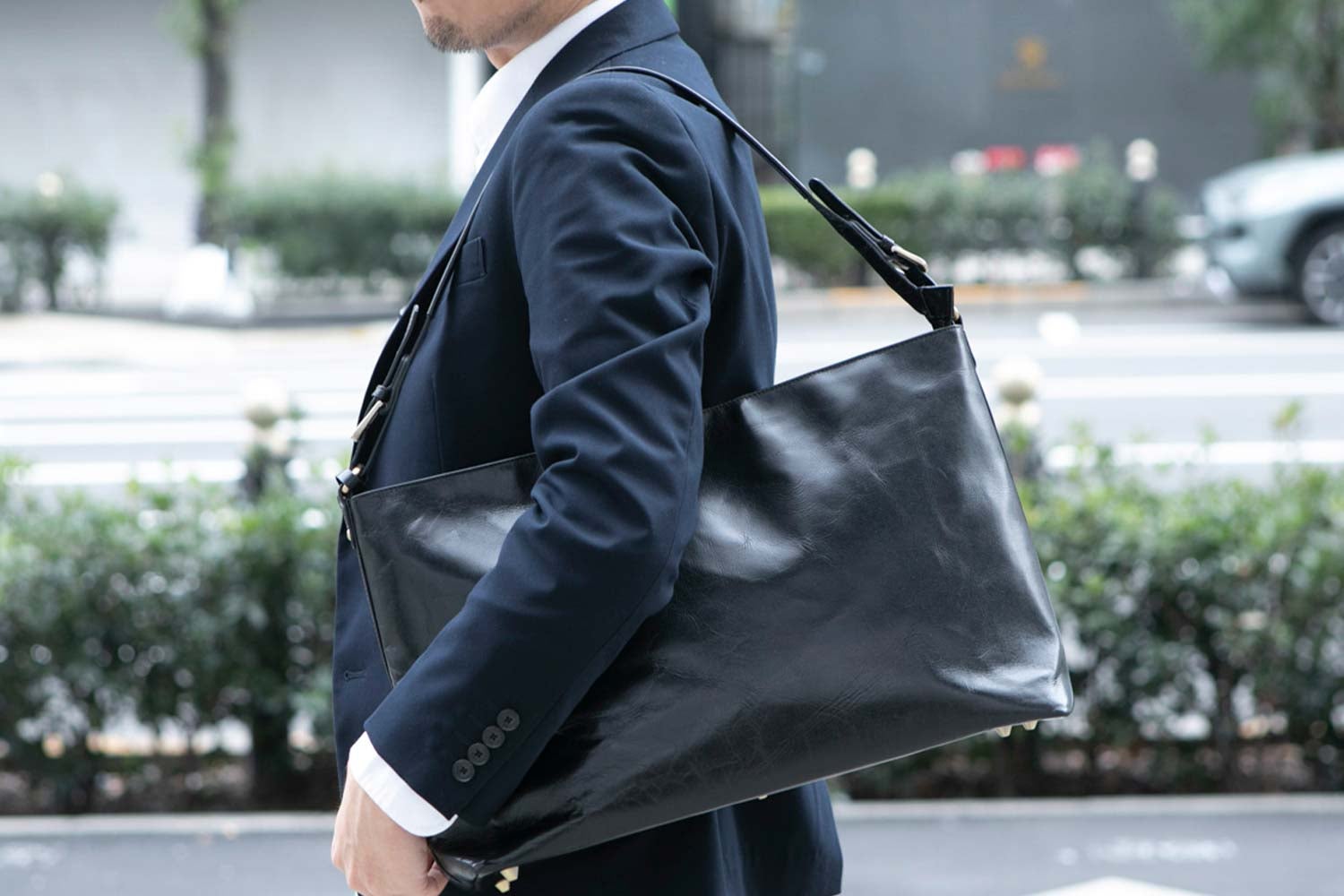 高級感満載！牛革 スタイリッシュ ハンドル 片方の肩 レディースバッグ 本革 カラー２種　選べる NM129 高級感満載！ 牛革 スタイリッシュ 大容量 カジュアル ハンドル 斜め