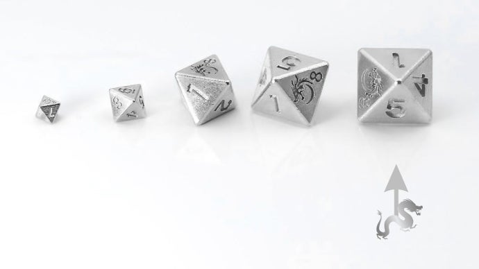 龍が出る】無垢な純金製の八面体のサイコロ。大人の遊びを格上げする