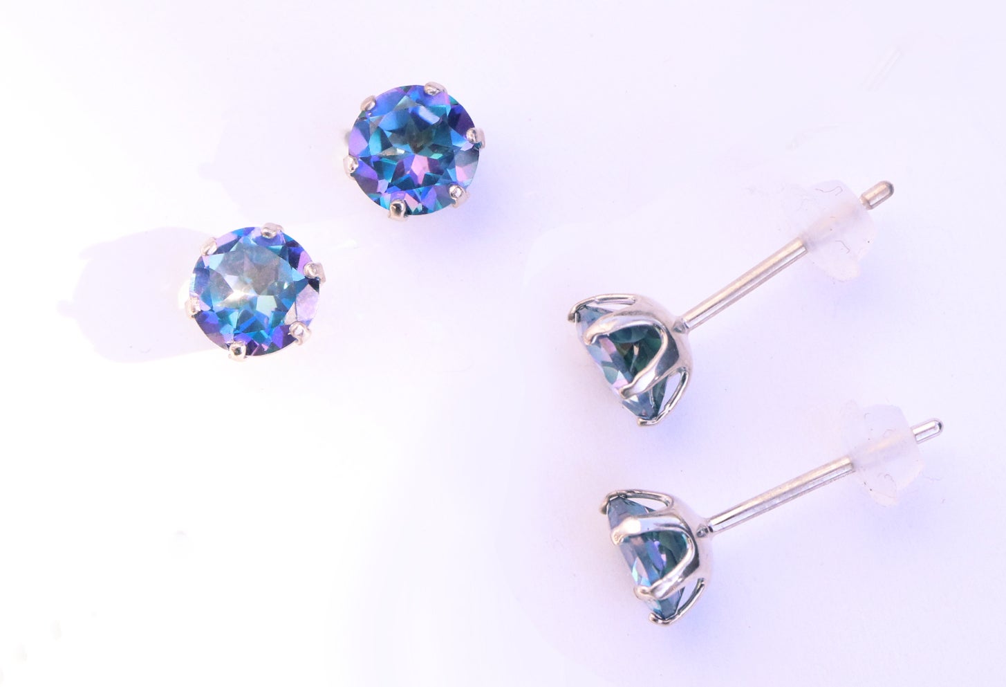 夜空を彩る光の芸術 幻想的で美しい「オーロラブルー」のミスティック