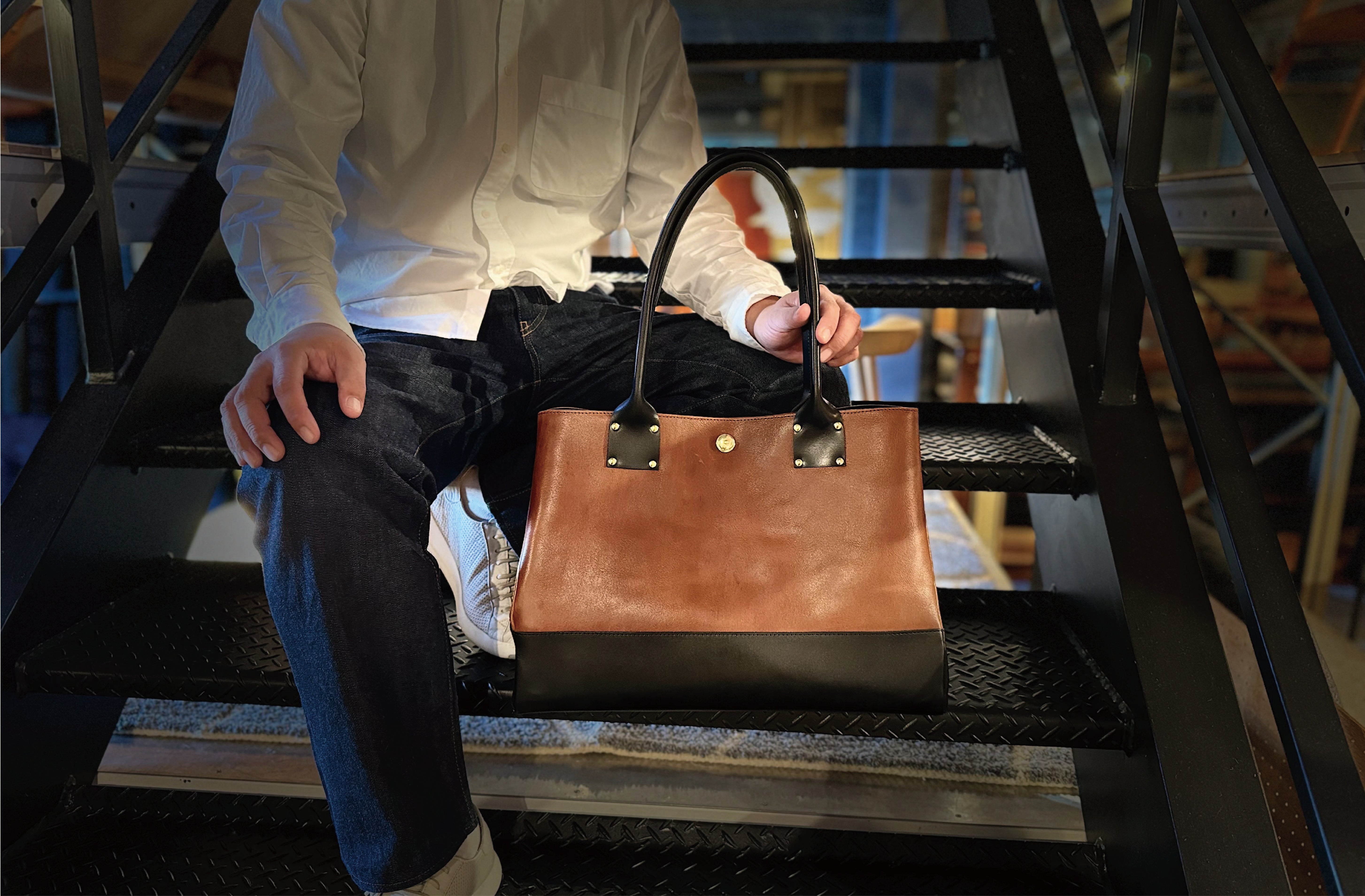 ヴィンテージワックスの深い味わいで大人の雰囲気纏う『本革