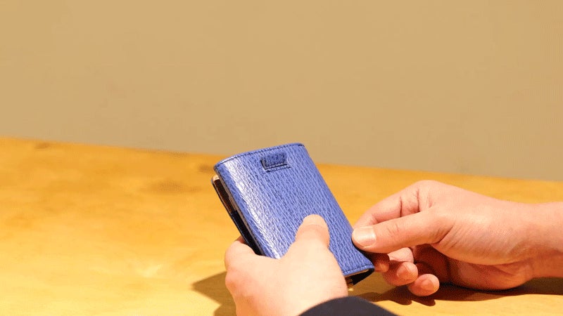 お札が折れない！縦型の独自構造でスムーズな会計を。10年後も