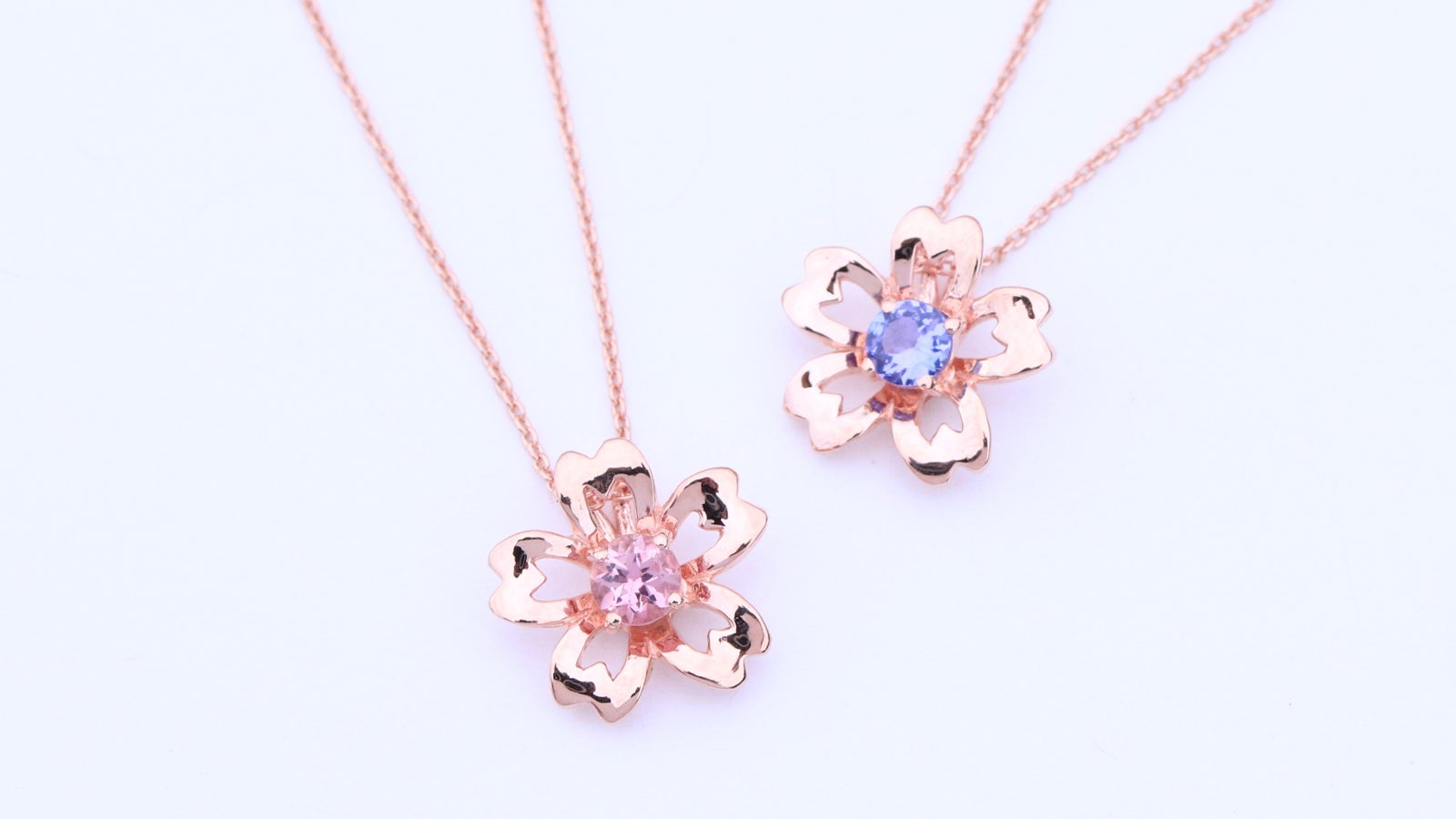 美しい春の瞬間をとじこめた、タンザナイトとピンクトルマリンの桜
