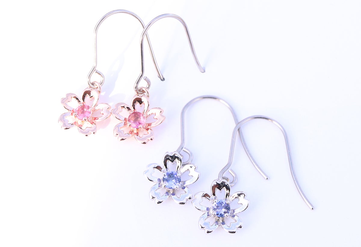 美しい春の瞬間をとじこめた、タンザナイトとピンクトルマリンの桜