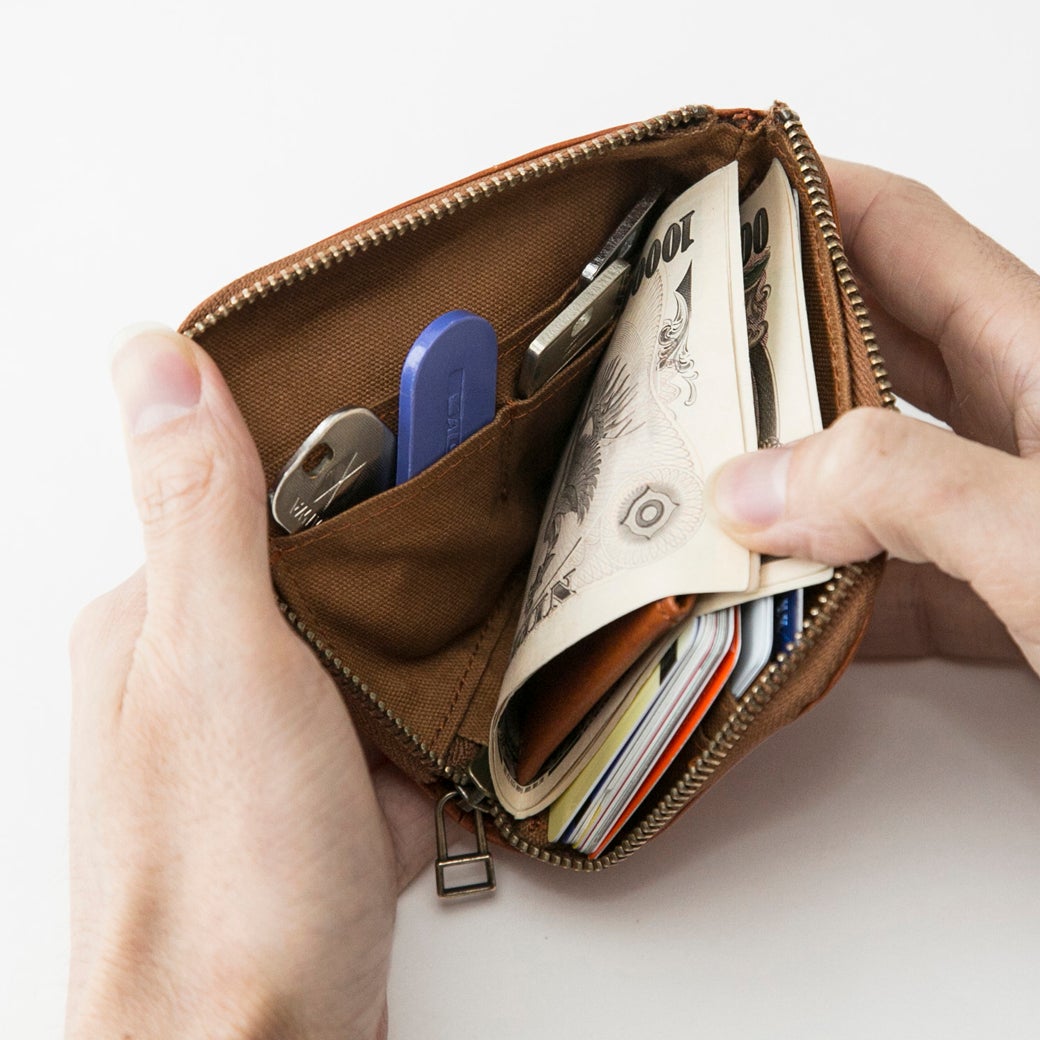 Makuake｜小さい・薄い・大容量の財布＆鍵ポケット付き！ 経年変化する