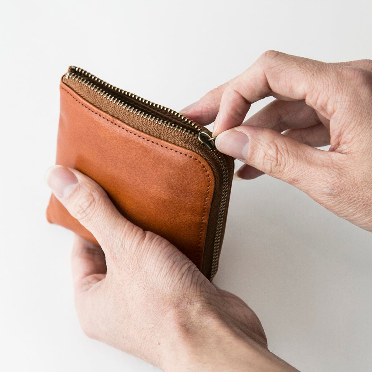 Makuake｜小さい・薄い・大容量の財布＆鍵ポケット付き！ 経年変化する