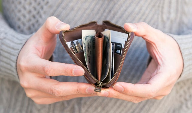 小さい・薄い・大容量の財布＆鍵ポケット付き！ 経年変化するレザー