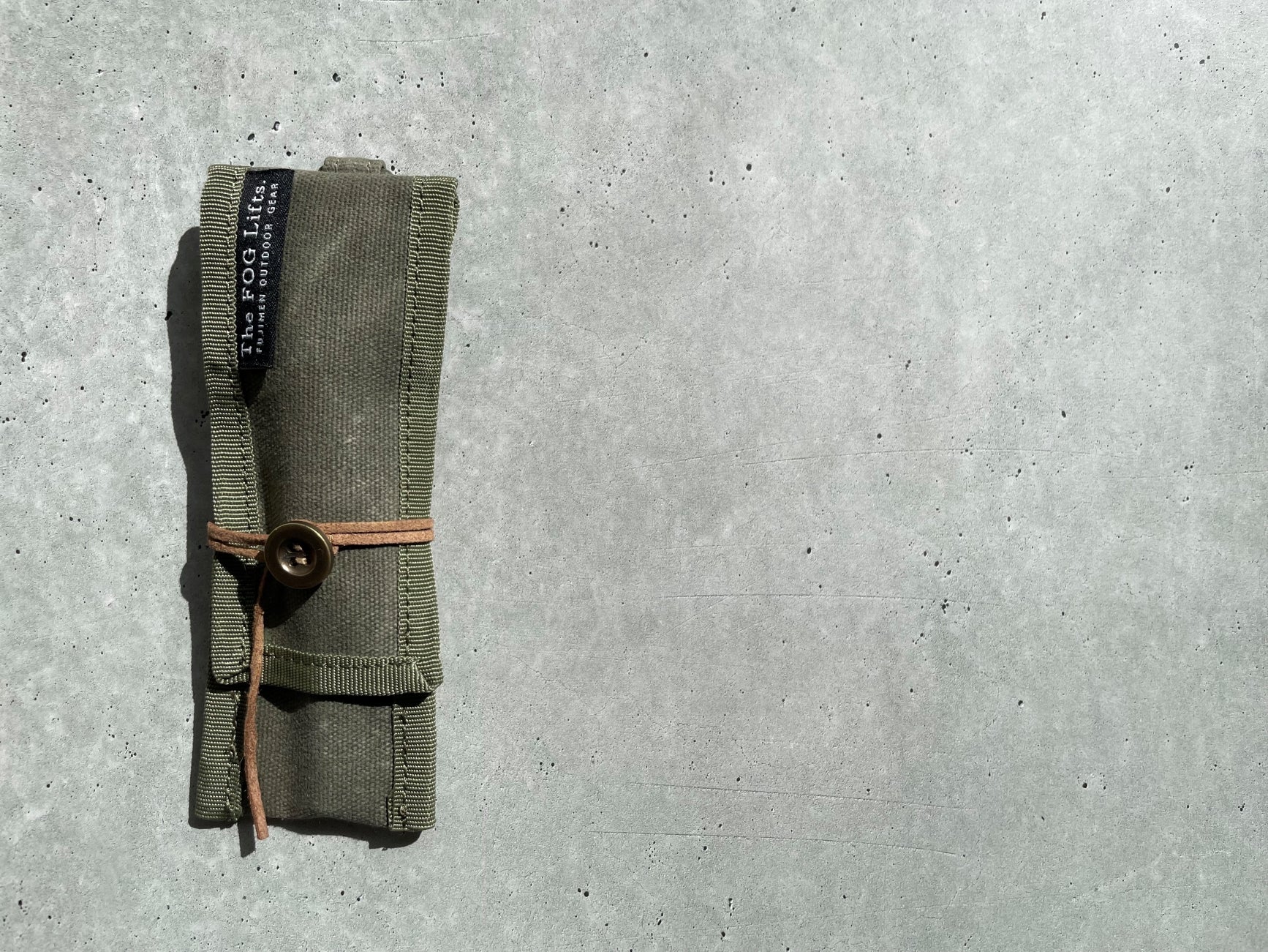 アンティークな輝きが宿る炎。職人が手掛けるこだわりの真鍮製オイル