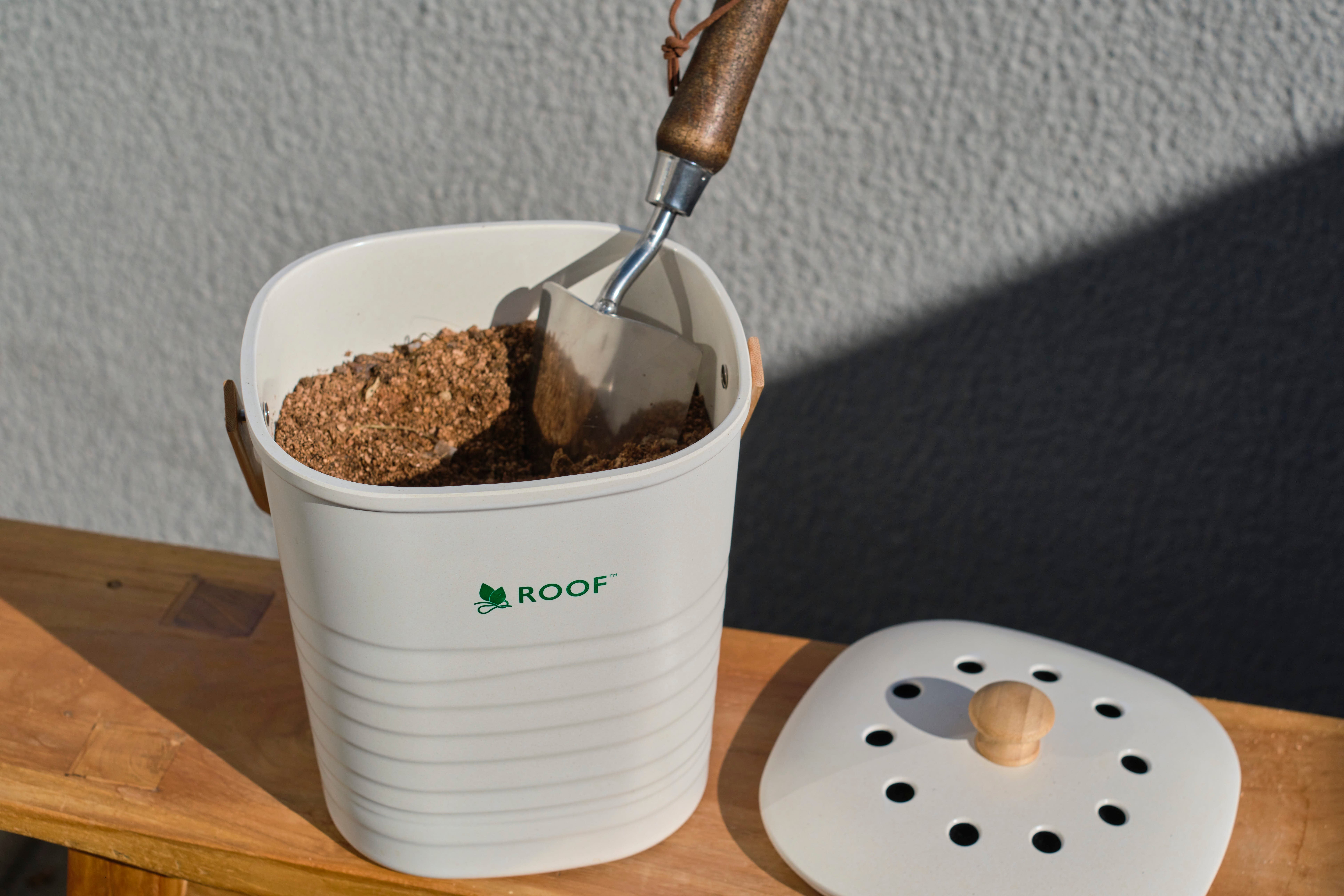 発酵の力で生ごみをなくす。ベランダではじめる、捨てないくらし「ROOF