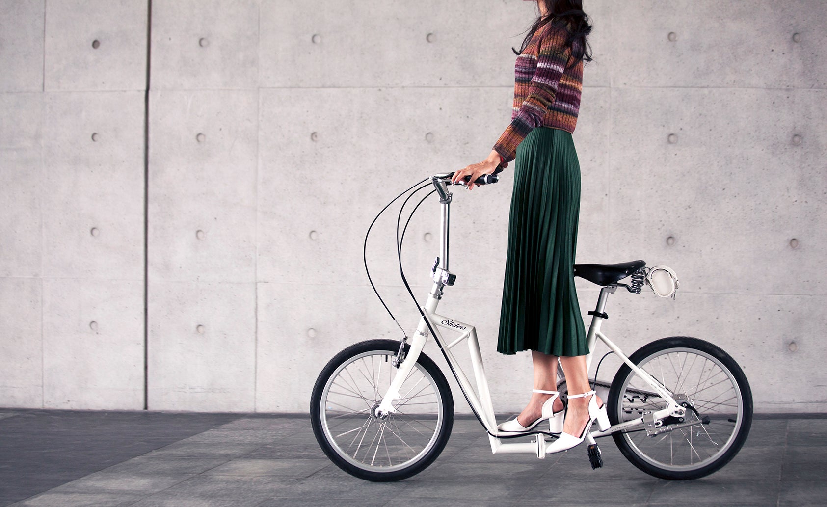 おしゃれな女性に！ ロングスカートでもまたがず乗れる自転車『Sliders