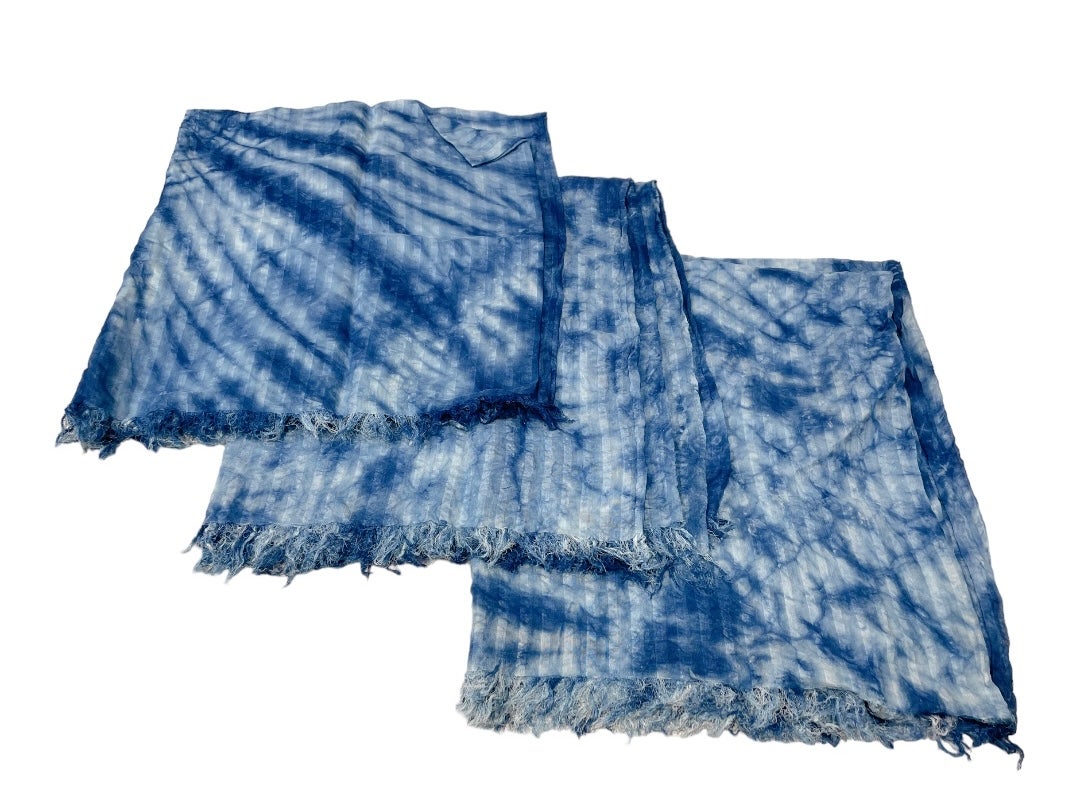 藍するブルーを身に纏う、伝統の職人技の掛け合わせ。シルク・綿の藍