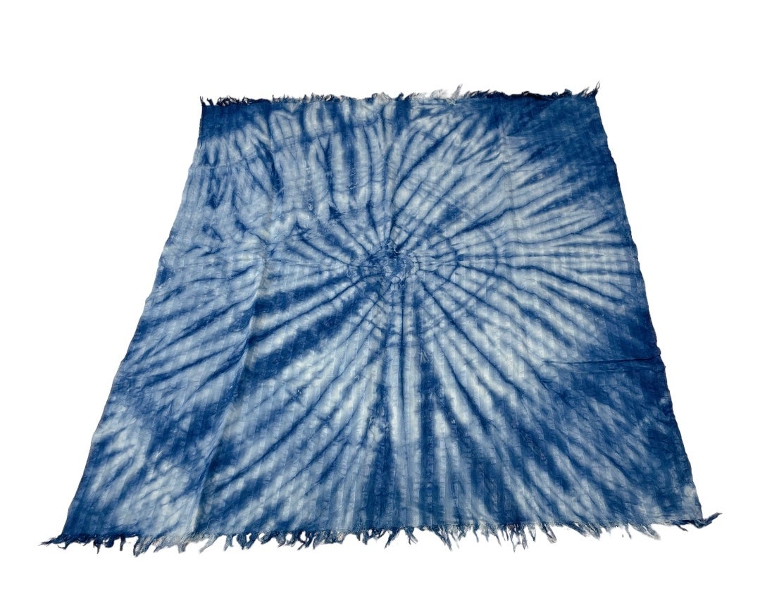 藍するブルーを身に纏う、伝統の職人技の掛け合わせ。シルク・綿の藍