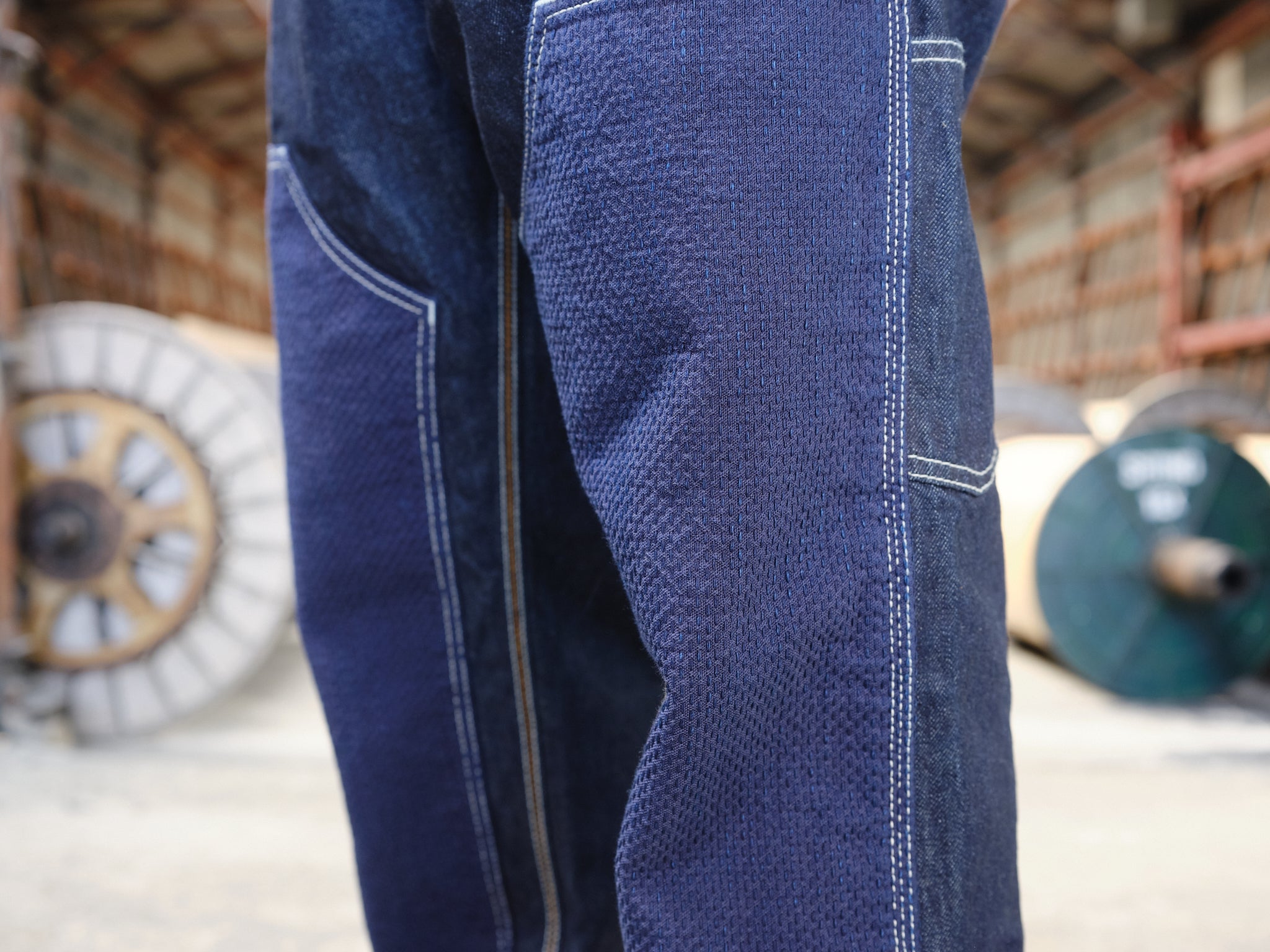 デニムの産地『福山』からおくる、生地の違いを楽しむダブルニーデニム