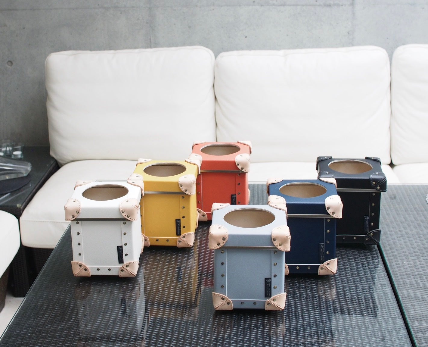 Makuake｜キャリーケースの不便を解消！倒すこと無く荷物を出し入れ