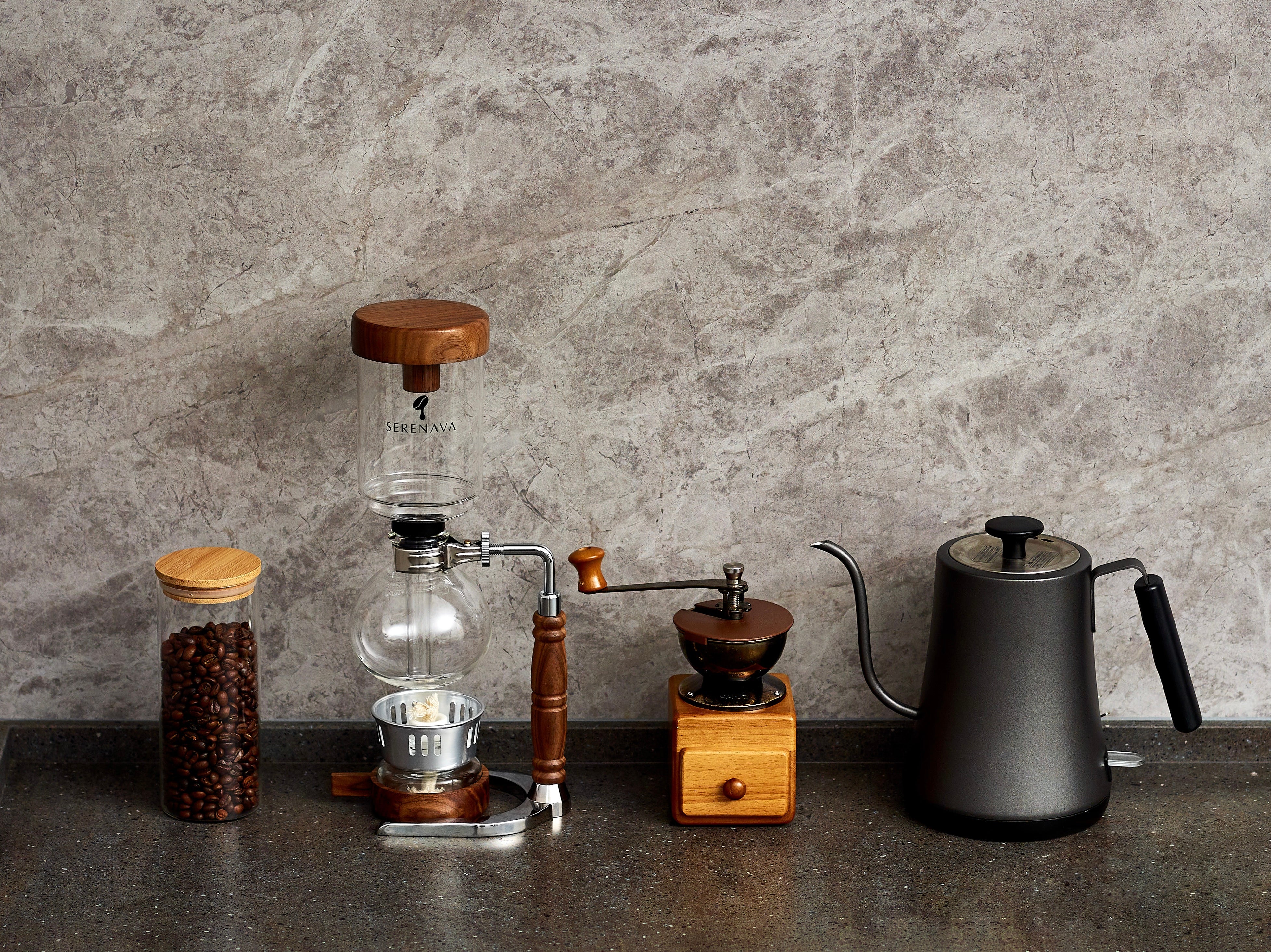 自宅バリスタの新定番】深み溢れる本格コーヒーサイフォン｜SERENAVA